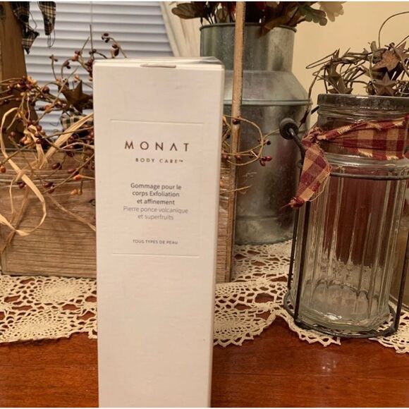 Monat Body Care -Exfoliate & Refine polish  Volcanic Pumice & Superfruits - Picture 3 of 6